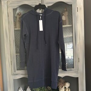 525 hooded with pockets size small women’s dress